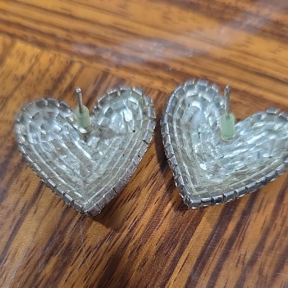 Elegant Silver Heart Earrings - Picture 3 of 6